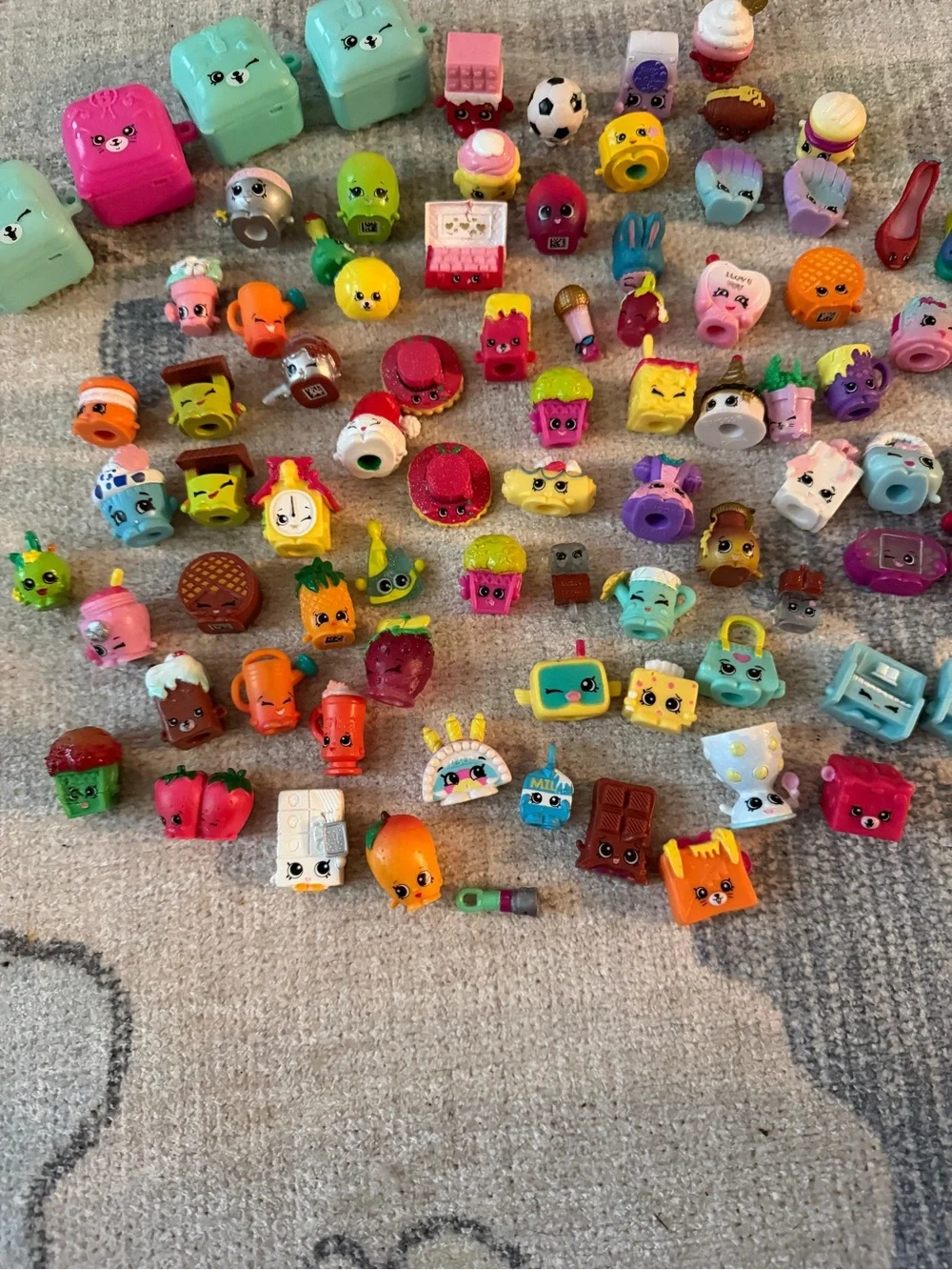 Shopkins Bright Multicolor Mini Figure Collection - Picture 5 of 5